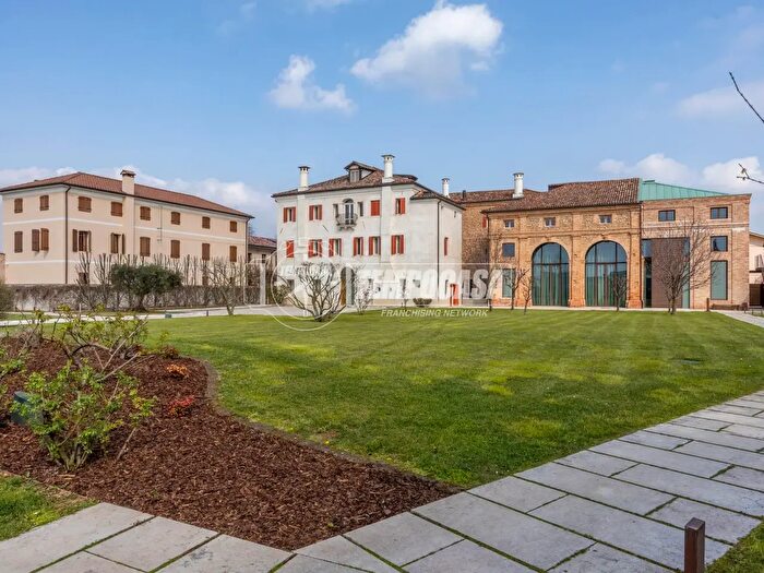Appartamento bilocale in affitto in Via Cornarotta, Trevignano
