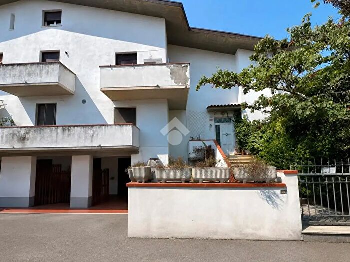 Casa con 5 locali in vendita in Via Isola di Vulcano, Pisa