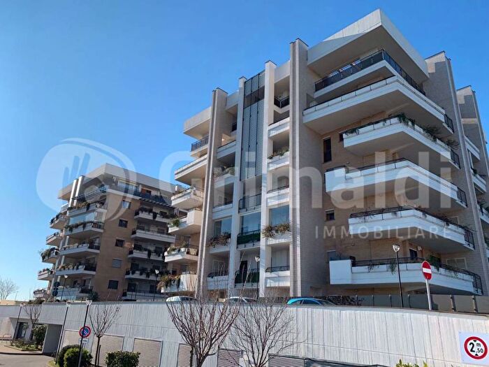 Casa trilocale in affitto in Via Bruno Trentin, Cecchignola Giuliano Dalmata, Roma