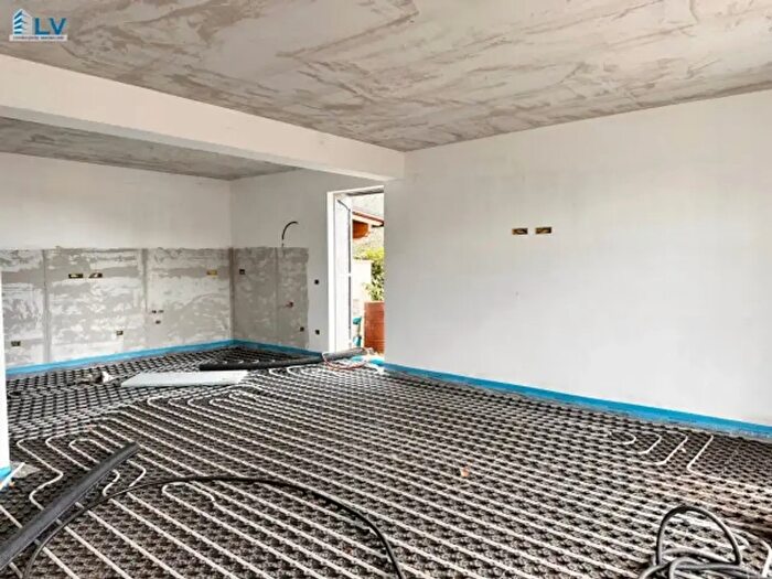 Casa con 6 locali in vendita in Torrice