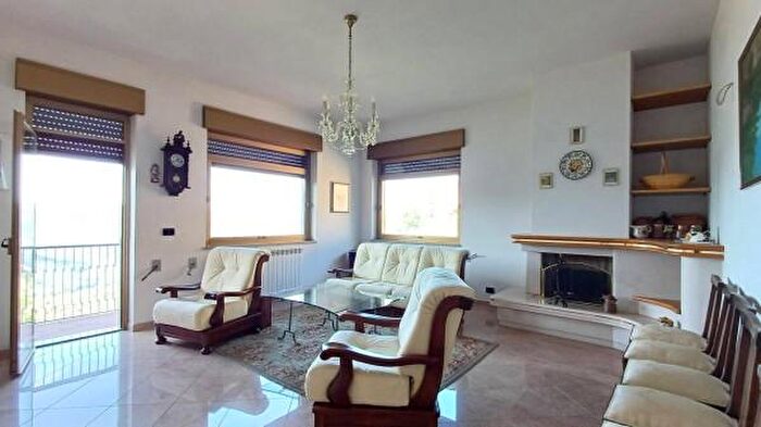 Casa con 6 locali in vendita in Via Gebbia, Ficarra