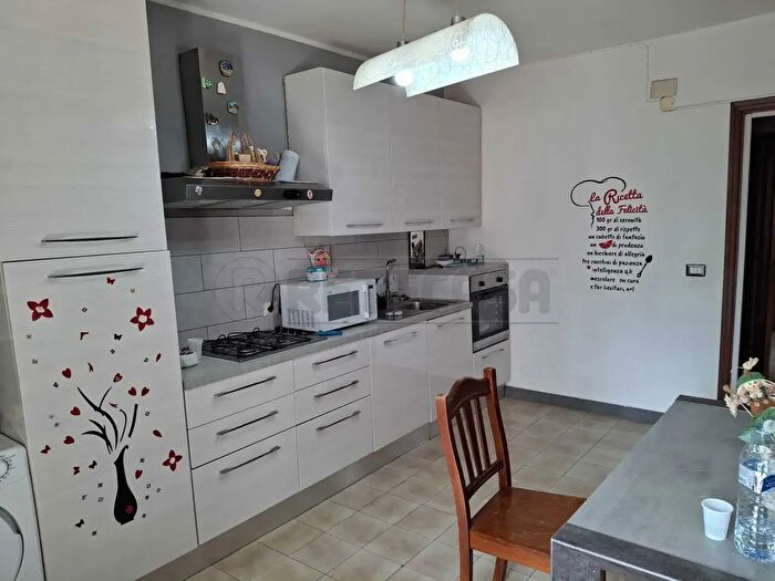 Appartamento con 5 locali in vendita in Via Achille Adorno, Siracusa