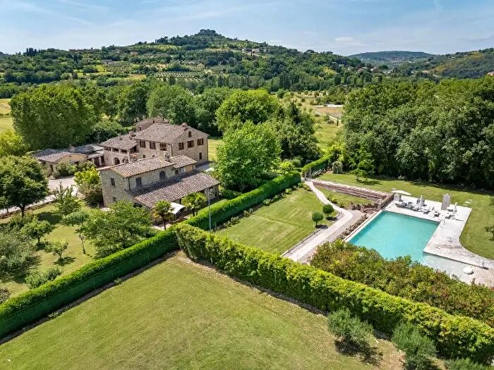 Casa con 6 locali in vendita in Strada della Molinella, Perugia
