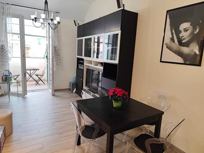 Appartamento bilocale in affitto in Piazzetta Jacopo da Varagine, Caricamento, Genova