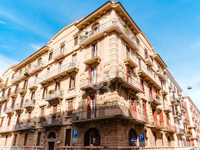 Appartamento con 6 locali in vendita in Corso Sidney Sonnino, Bari