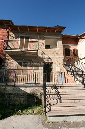 Casa con 5 locali in vendita in Lucignano