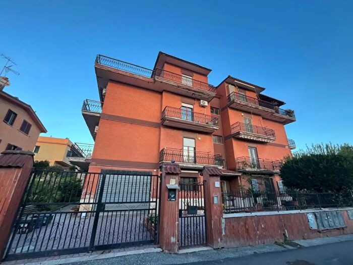 Appartamento quadrilocale in vendita in Via Fiorenzo Tomea, Roma