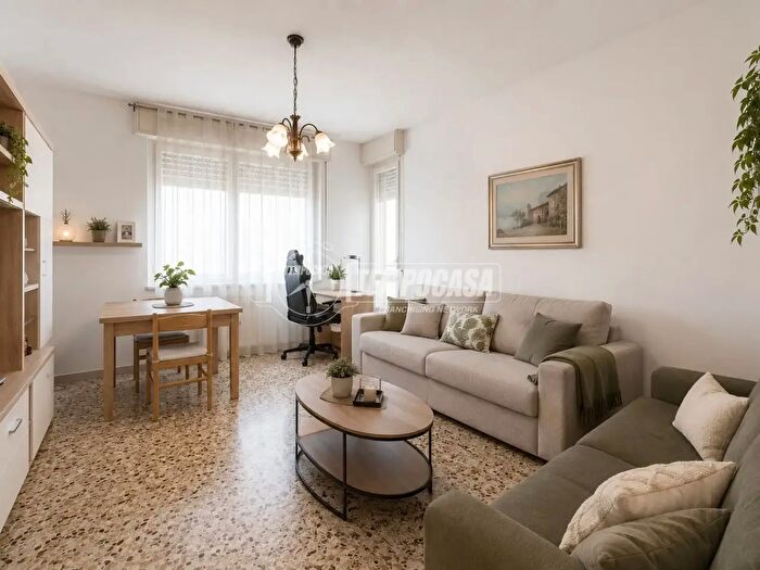 Appartamento bilocale in vendita in Via Roma, Renate
