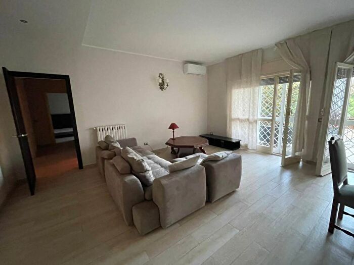 Appartamento con 6 locali in affitto in Via Pacuvio, Posillipo, Napoli