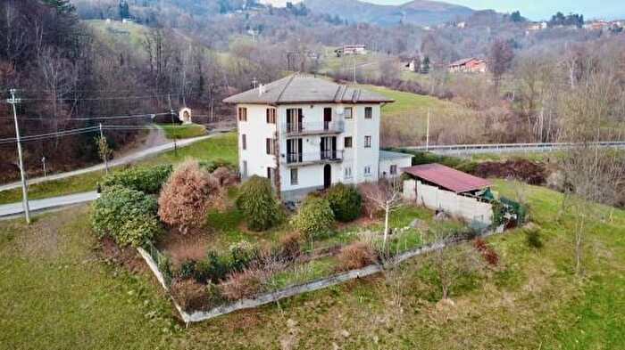 Casa con 6 locali in vendita in Via per Oropa, Pollone