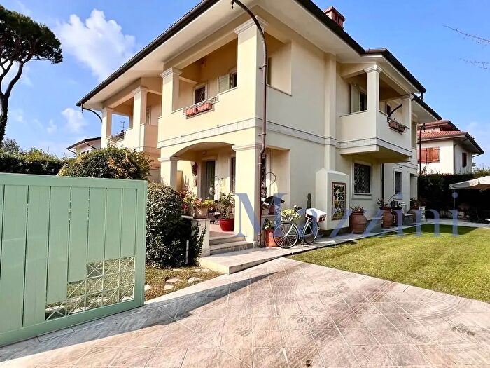 Casa con 12 locali in vendita in Via SantErmete, Forte Dei Marmi