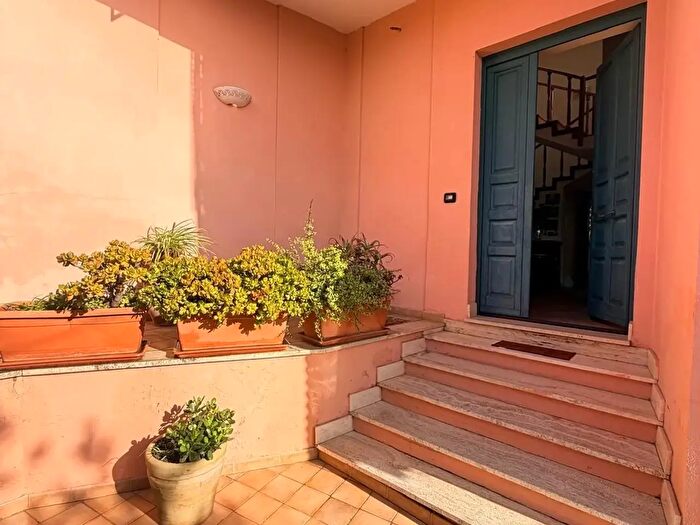 Appartamento con 8 locali in vendita in Lecce
