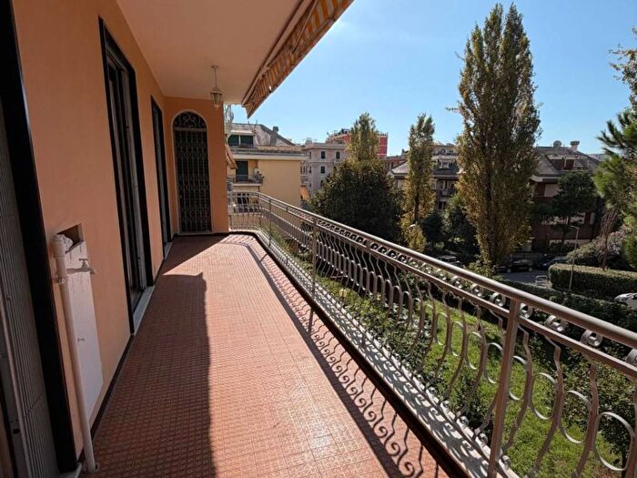Appartamento trilocale in affitto in Albaro, Genova