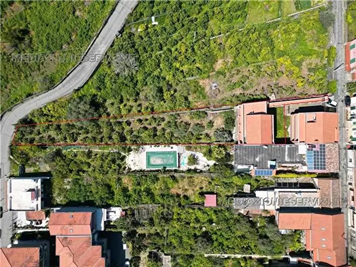 Casa con 7 locali in vendita in Acireale
