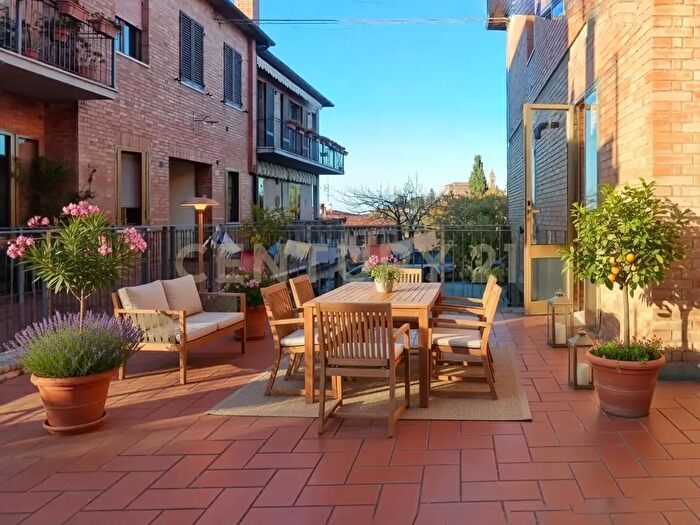 Appartamento con 6 locali in vendita in Via del Poggiolo, Montalcino