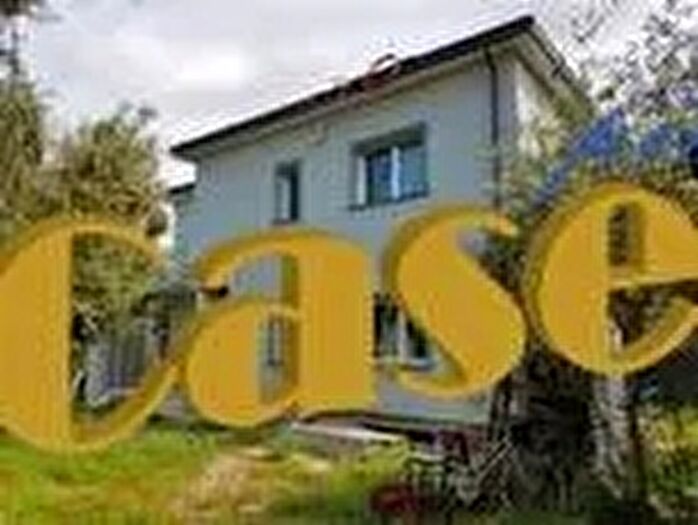 Casa con 10 locali in vendita in Seravezza