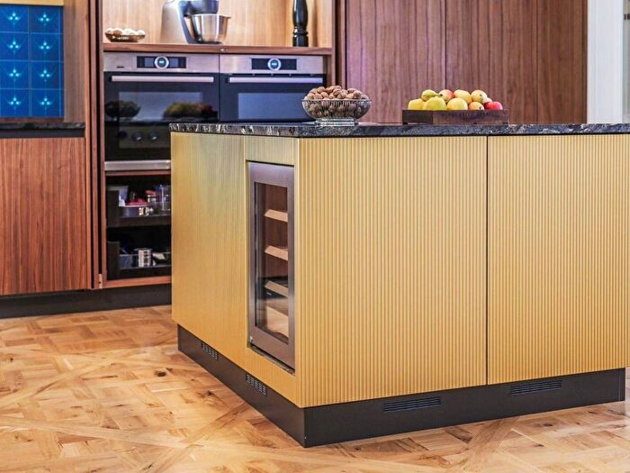 Appartamento con 6 locali in affitto in Via Cavalieri Bonaventura, Porta Nuova, Milano