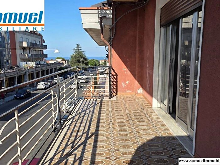 Appartamento trilocale in affitto in Via Libertà, Centro, Giarre