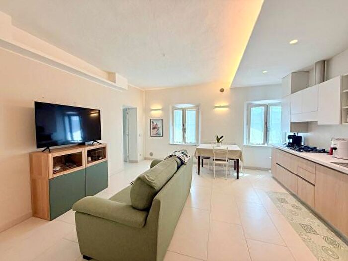 Appartamento trilocale in vendita in Via Roma, Buonconvento