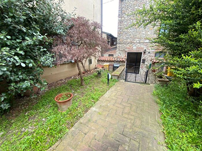 Casa trilocale in vendita in Pianello Val Tidone