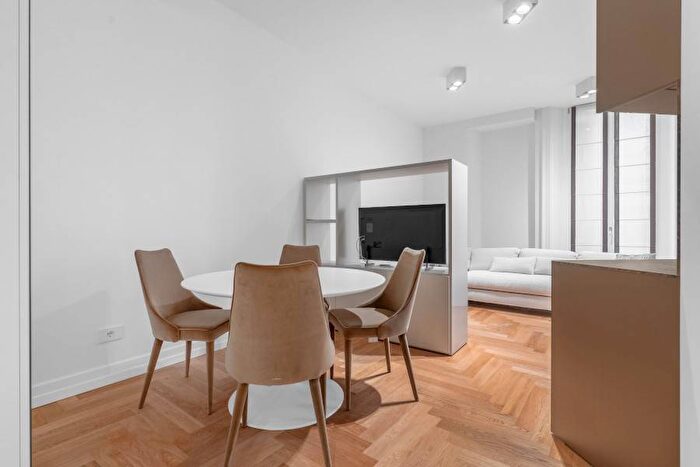 Appartamento trilocale in affitto in Via Castelfidardo, Moscova, Milano