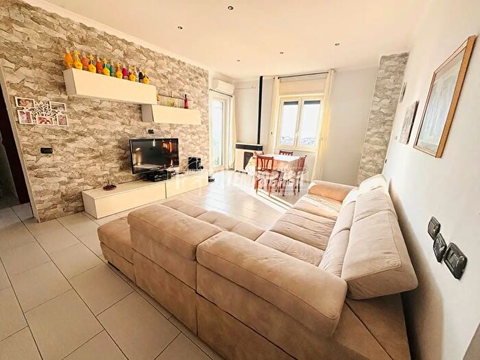 Appartamento trilocale in vendita in Via Alessandro Manzoni, Quadrelle