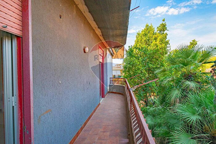 Appartamento con 5 locali in vendita in Via Como a, Catania