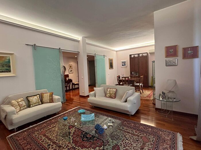 Appartamento con 6 locali in vendita in Via dei Frullani, Firenze