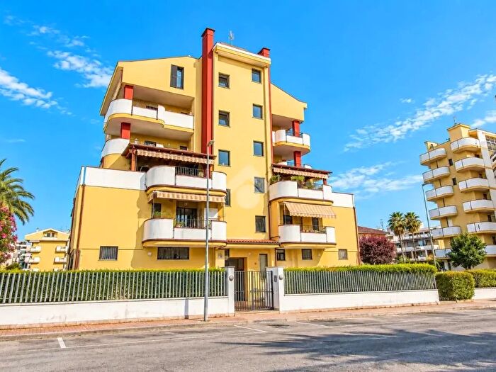 Appartamento trilocale in vendita in Via Lucania, Alba Adriatica