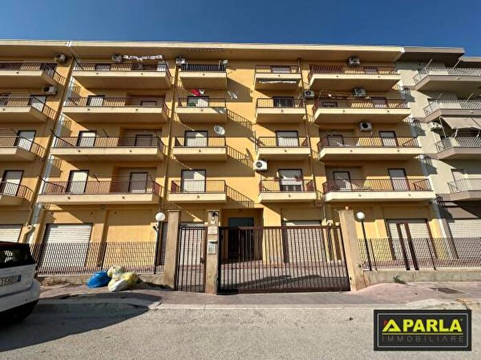 Appartamento con 5 locali in vendita in Via Nilde Iotti, Canicatti