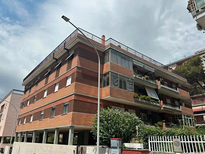 Appartamento quadrilocale in vendita in Via Quirino Roscioni, Roma