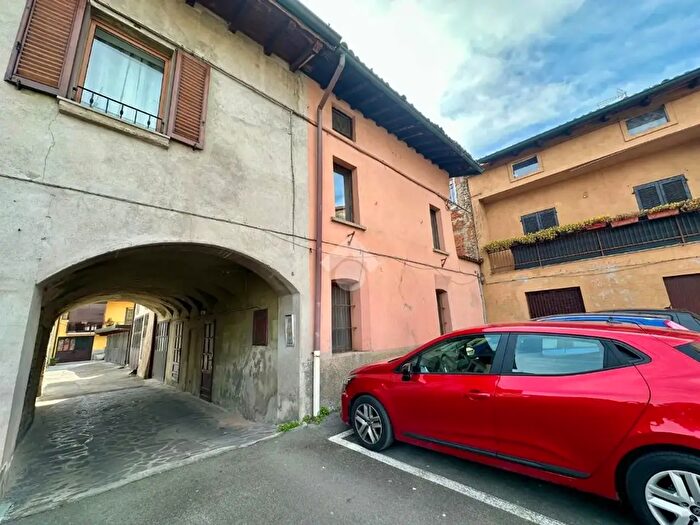 Casa trilocale in vendita in Via Locatelli, Martinengo