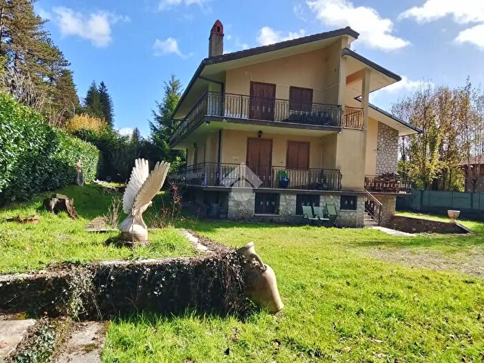 Casa con 12 locali in vendita in Via Giovanni XXIII, Arcinazzo Romano