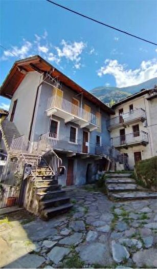 Casa quadrilocale in vendita in Arnad