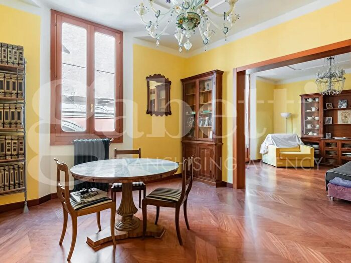 Appartamento con 5 locali in vendita in Via Nazario Sauro, Bologna