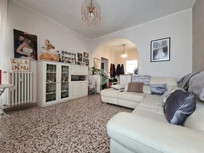 Appartamento con 6 locali in vendita in Via Cavour, Orbassano