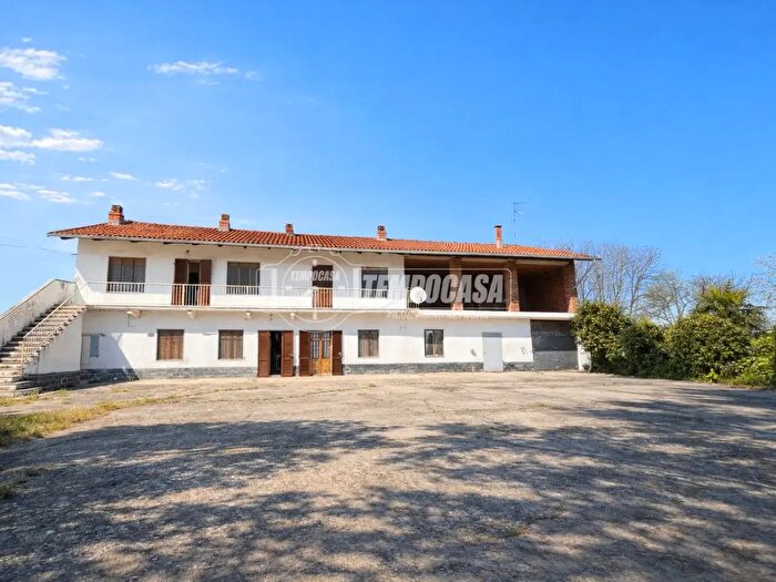 Casa con 10 locali in vendita in Via Moncrivello, Cigliano