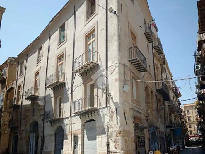 Appartamento trilocale in vendita in Via dei Frangiai, Palermo
