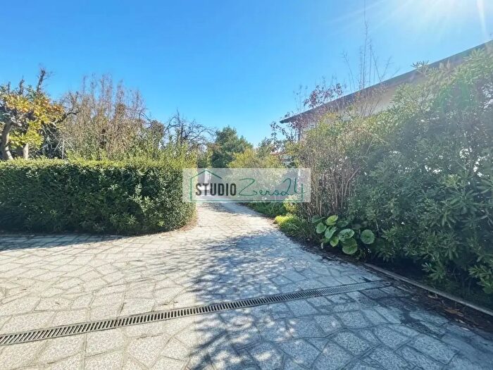 Casa con 7 locali in vendita in Viale della Repubblica, Massa