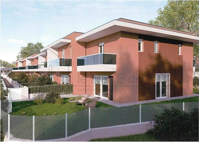 Casa con 8 locali in vendita in Viale Guglielmo Marconi, Cesena