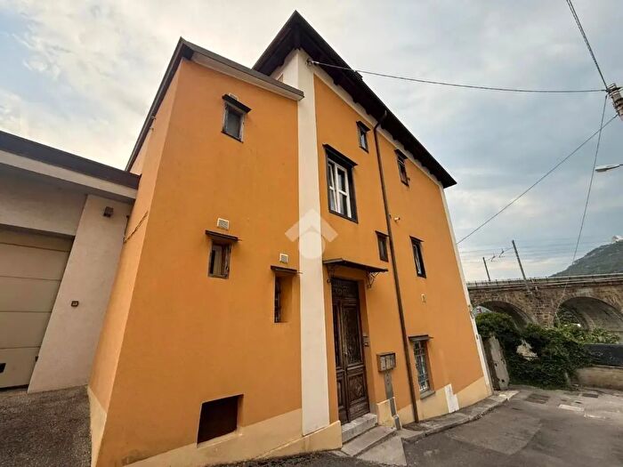 Appartamento trilocale in vendita in Via S Bortolo, Trieste