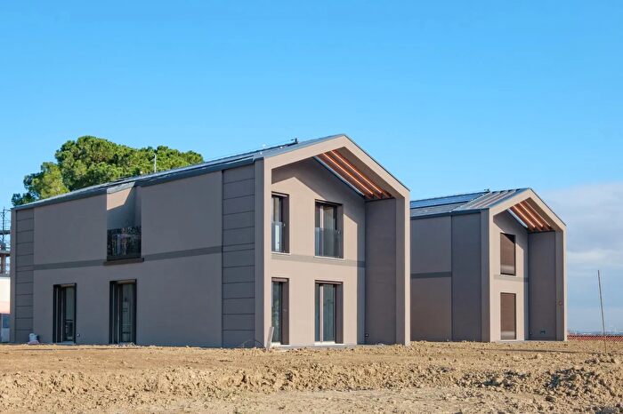 Casa quadrilocale in vendita in Via San Mauro, Cesena