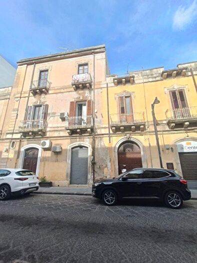 Appartamento con 6 locali in vendita in Via Francesco Crispi, Siracusa