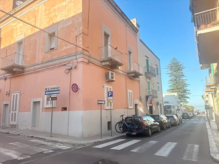 Casa trilocale in vendita in Via Luigi Cadorna, Monopoli