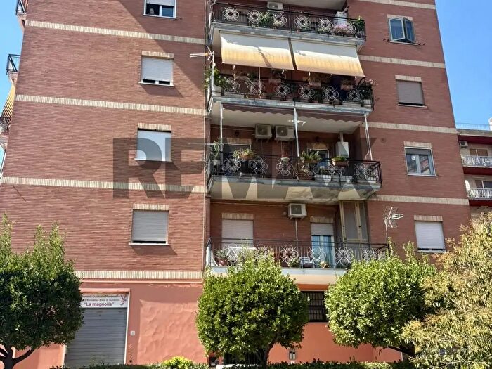 Appartamento trilocale in vendita in Piazza dei Pini, Guidonia Montecelio