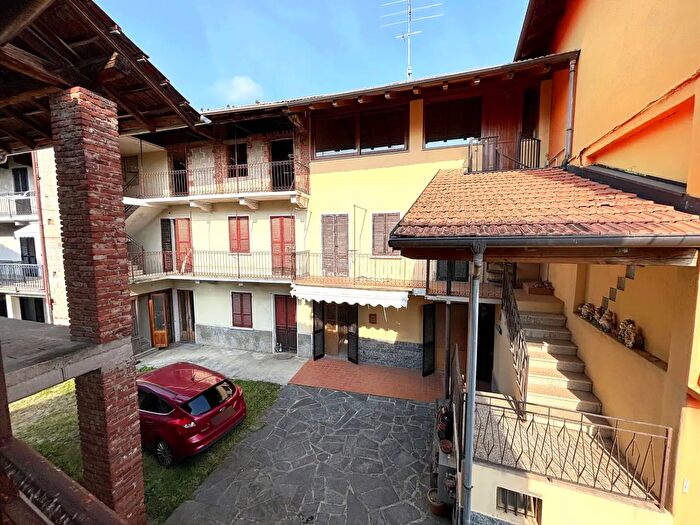 Casa con 10 locali in vendita in Casale Piovino, Borgomanero