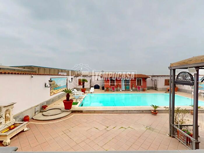 Casa con 7 locali in vendita in Via Giuseppe Mazza, Casoria