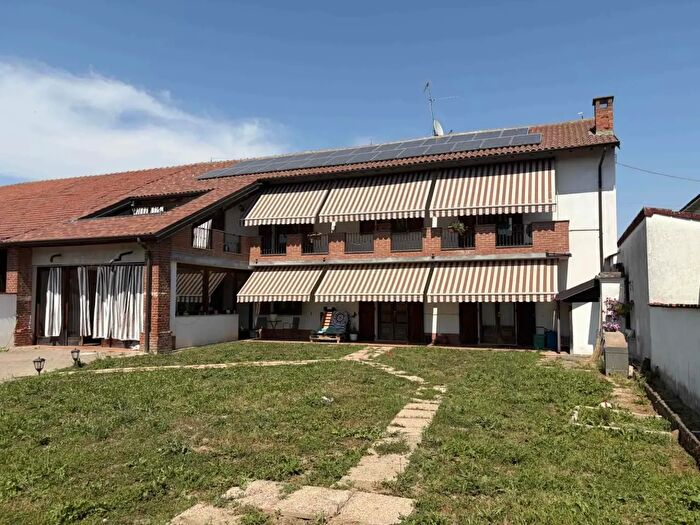 Casa con 9 locali in vendita in Mortara