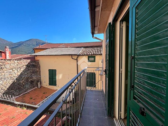 Appartamento trilocale in affitto in Via Littardi, Centro, Taggia
