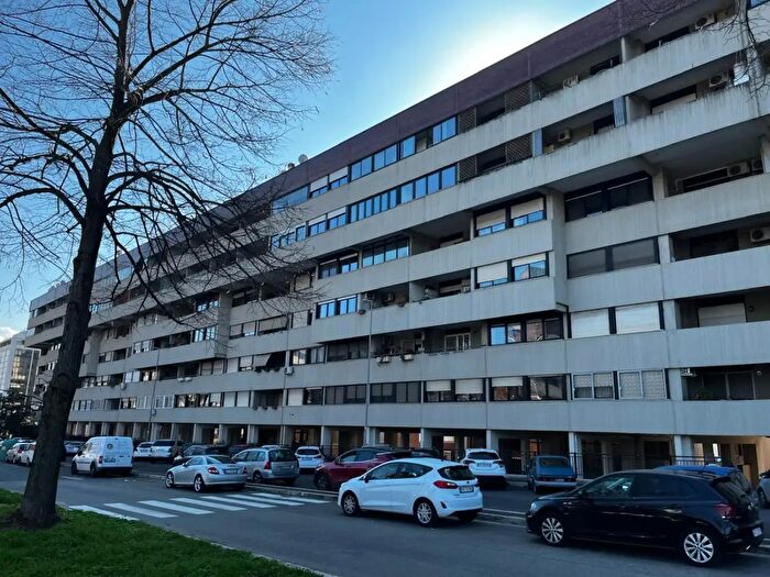 Appartamento trilocale in vendita in Viale Londra, Roma